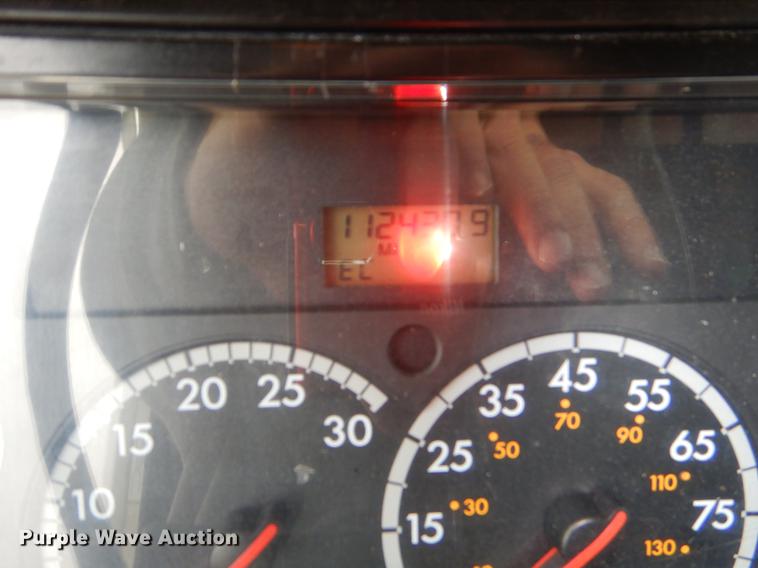 image for item EJ9918 2005 Freightliner Columbia semi truck