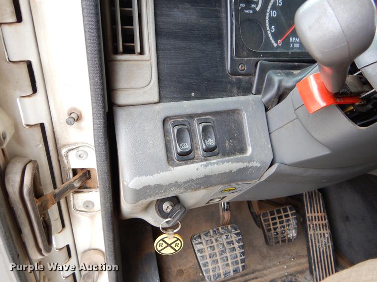 image for item EJ9918 2005 Freightliner Columbia semi truck