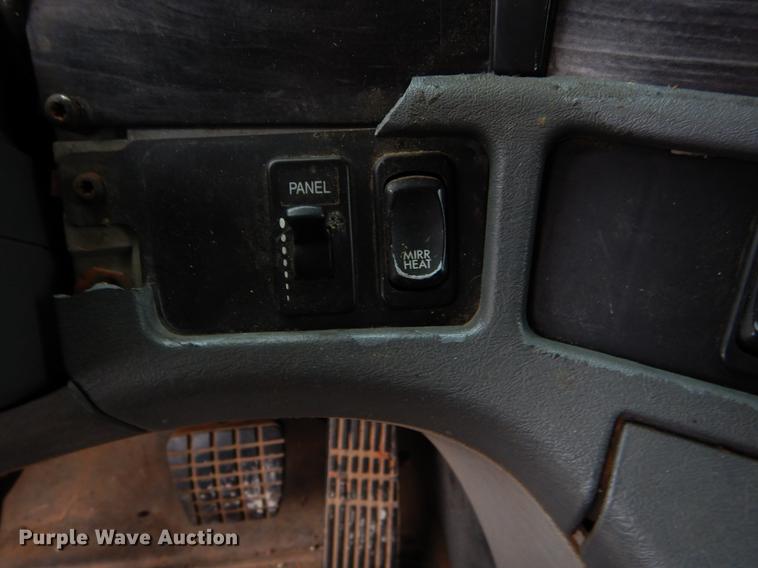 image for item EJ9918 2005 Freightliner Columbia semi truck