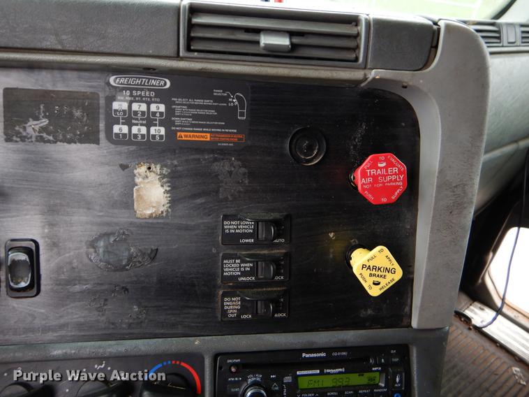 image for item EJ9918 2005 Freightliner Columbia semi truck