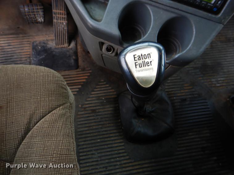 image for item EJ9918 2005 Freightliner Columbia semi truck