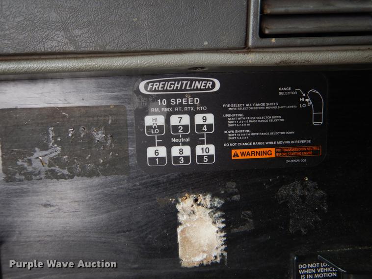 image for item EJ9918 2005 Freightliner Columbia semi truck