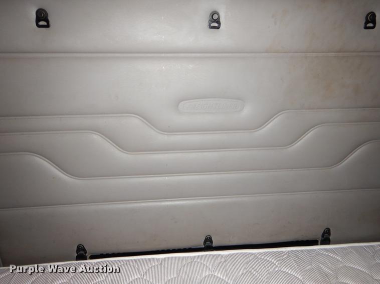 image for item EJ9918 2005 Freightliner Columbia semi truck