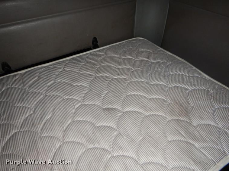 image for item EJ9918 2005 Freightliner Columbia semi truck