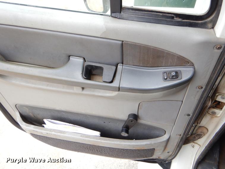 image for item EJ9918 2005 Freightliner Columbia semi truck