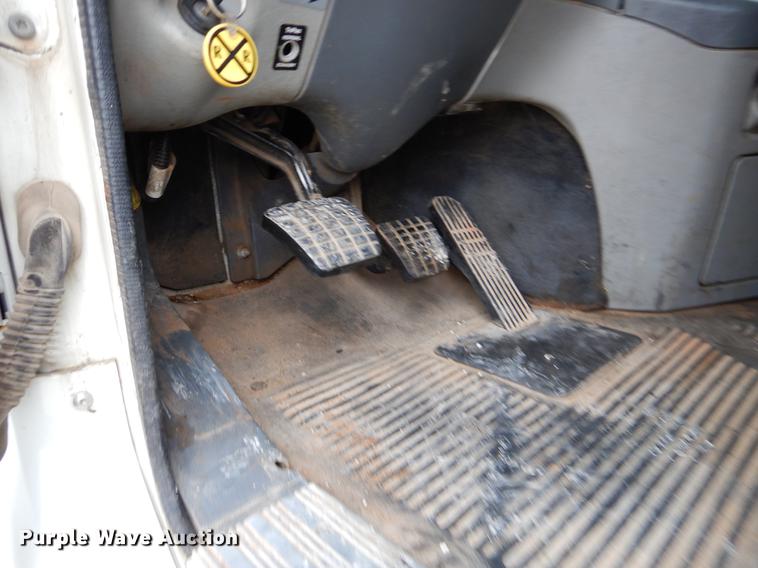 image for item EJ9918 2005 Freightliner Columbia semi truck