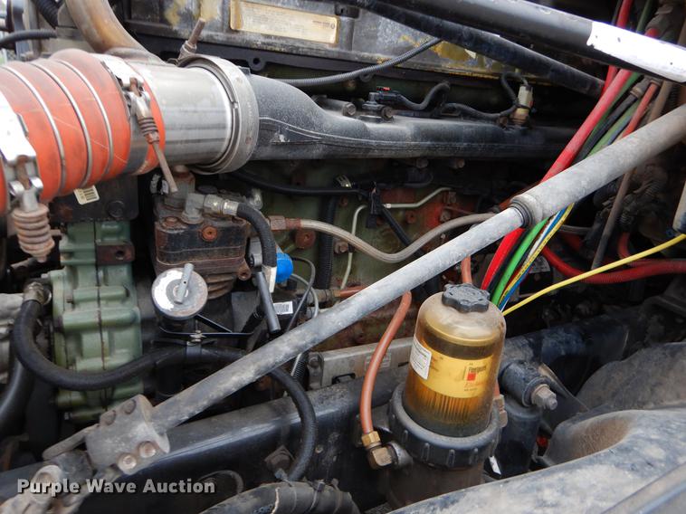 image for item EJ9918 2005 Freightliner Columbia semi truck