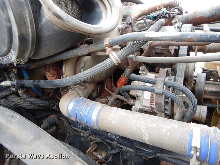 image for item EJ9918 2005 Freightliner Columbia semi truck