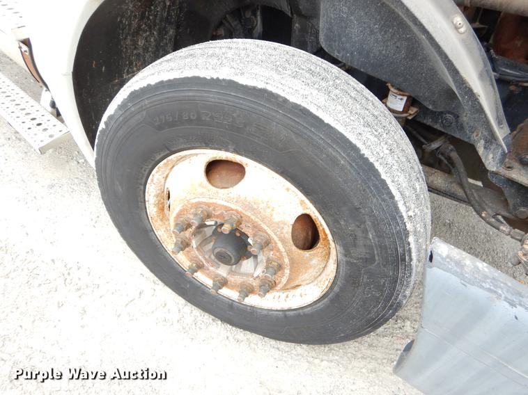 image for item EJ9918 2005 Freightliner Columbia semi truck