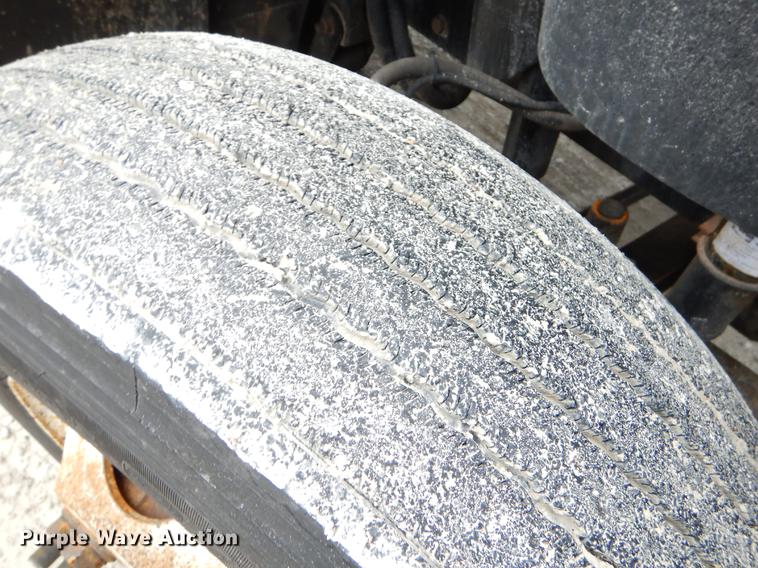 image for item EJ9918 2005 Freightliner Columbia semi truck