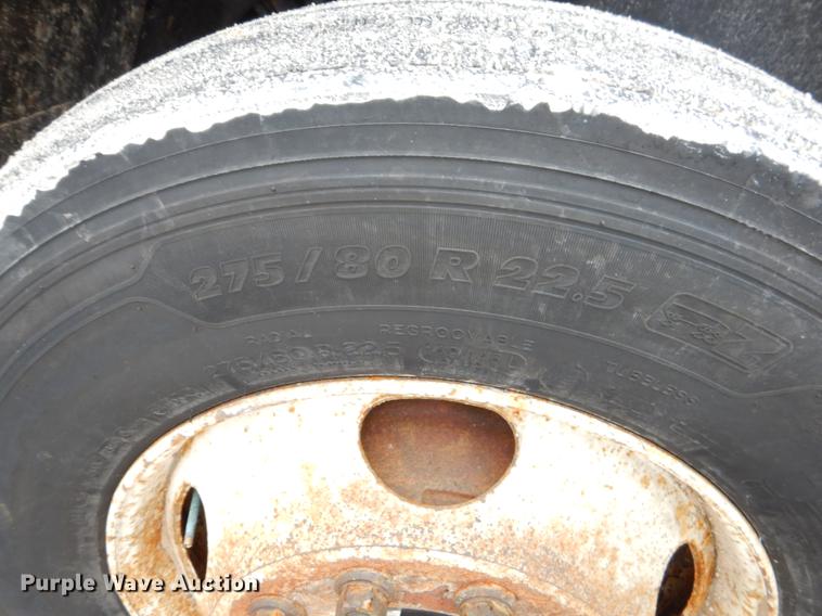 image for item EJ9918 2005 Freightliner Columbia semi truck