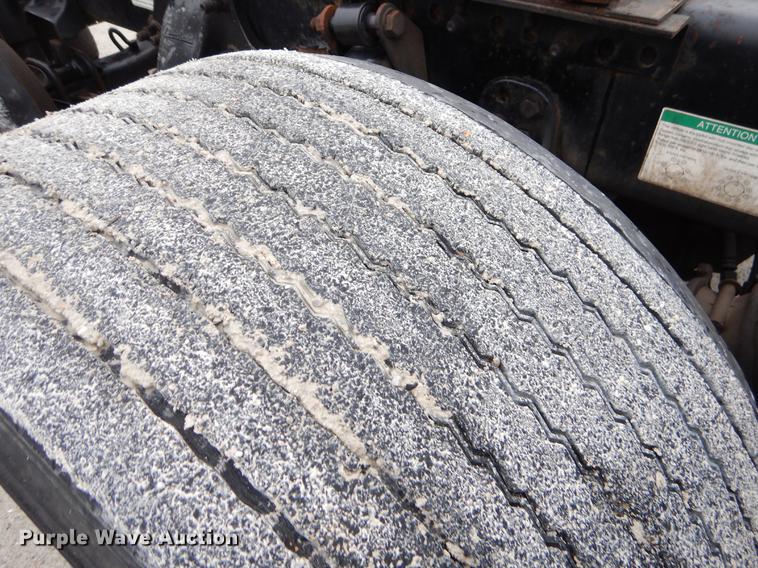 image for item EJ9918 2005 Freightliner Columbia semi truck