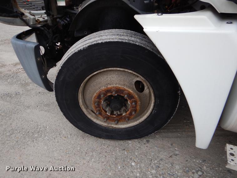 image for item EJ9918 2005 Freightliner Columbia semi truck