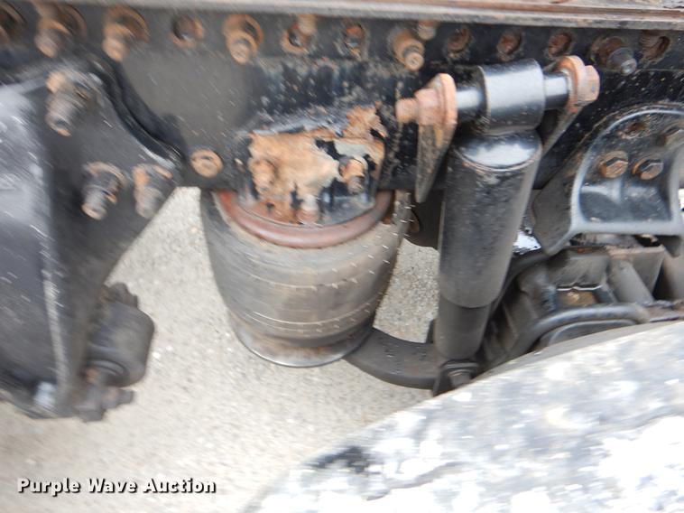 image for item EJ9918 2005 Freightliner Columbia semi truck