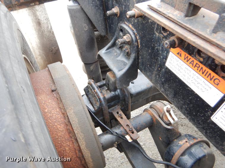 image for item EJ9918 2005 Freightliner Columbia semi truck