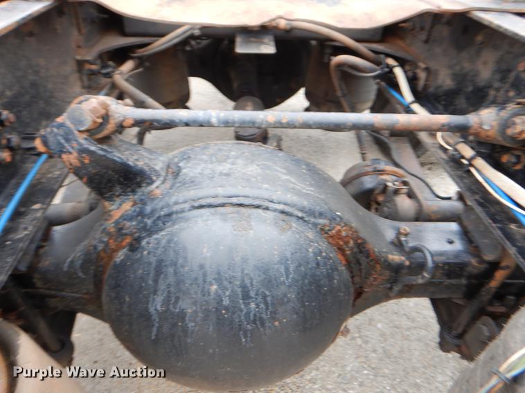 image for item EJ9918 2005 Freightliner Columbia semi truck