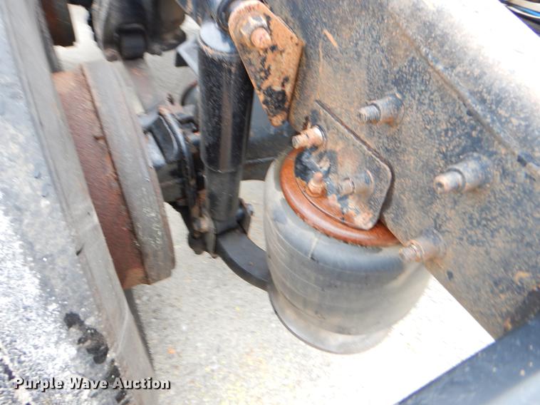 image for item EJ9918 2005 Freightliner Columbia semi truck