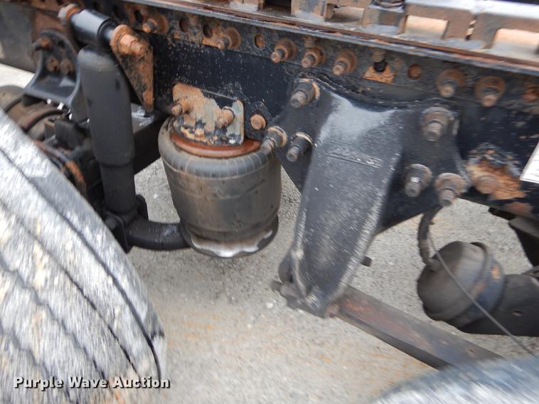 image for item EJ9918 2005 Freightliner Columbia semi truck