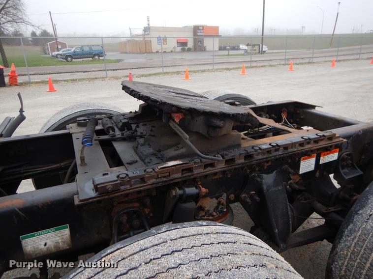 image for item EJ9918 2005 Freightliner Columbia semi truck