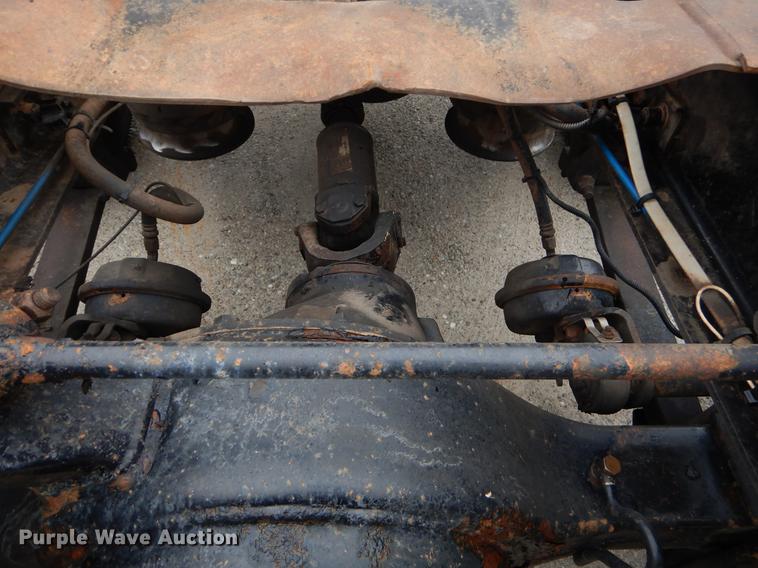 image for item EJ9918 2005 Freightliner Columbia semi truck