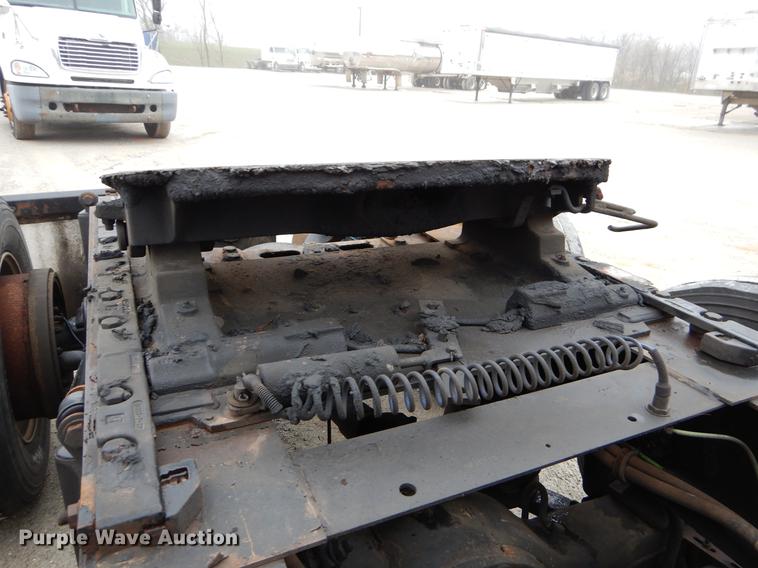 image for item EJ9918 2005 Freightliner Columbia semi truck