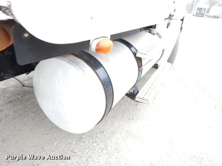 image for item EJ9918 2005 Freightliner Columbia semi truck