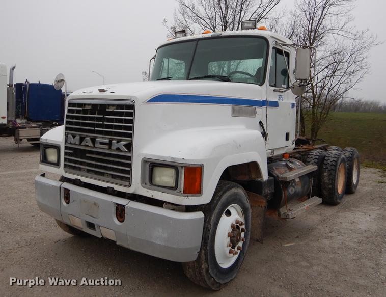 image for item EJ9919 1996 Mack CH613 semi truck