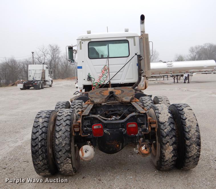 image for item EJ9919 1996 Mack CH613 semi truck