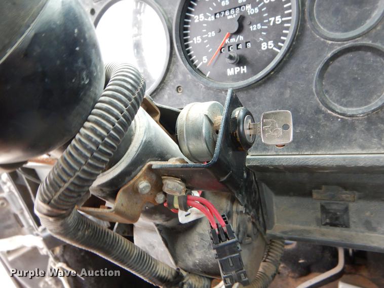 image for item EJ9919 1996 Mack CH613 semi truck