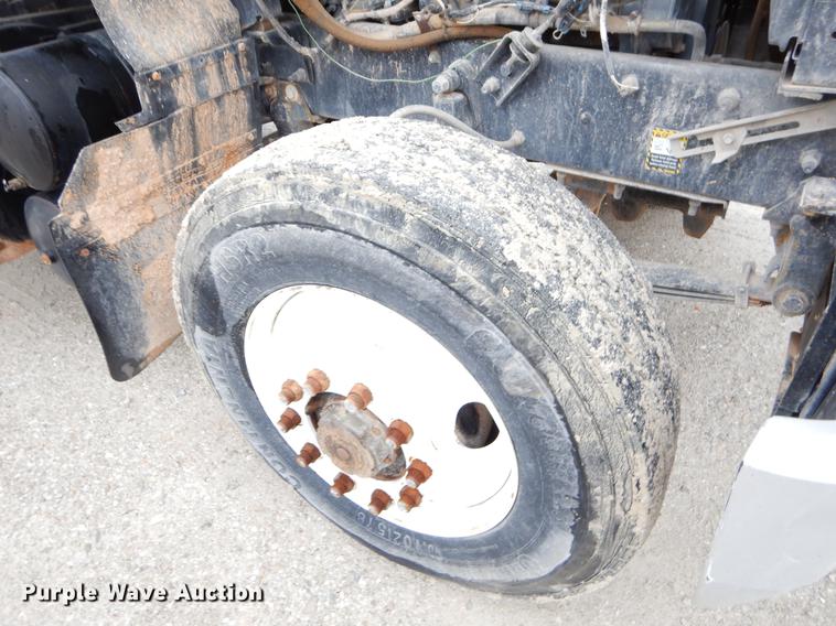 image for item EJ9919 1996 Mack CH613 semi truck