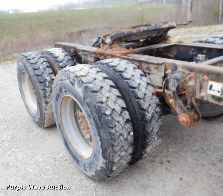 image for item EJ9919 1996 Mack CH613 semi truck