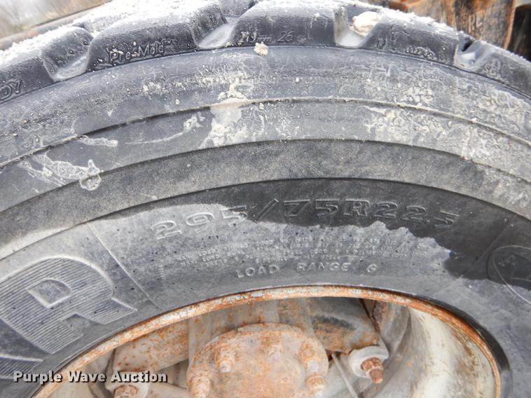 image for item EJ9919 1996 Mack CH613 semi truck