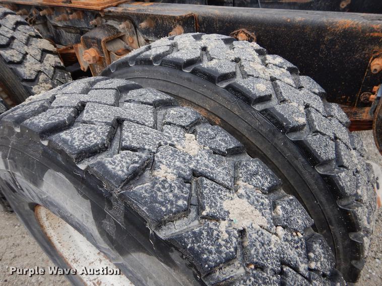 image for item EJ9919 1996 Mack CH613 semi truck