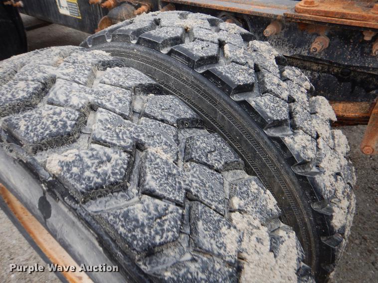 image for item EJ9919 1996 Mack CH613 semi truck