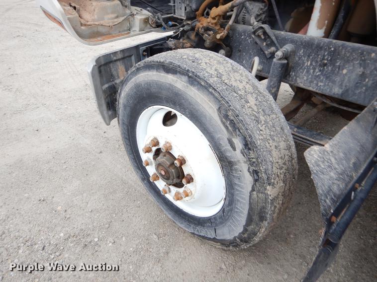 image for item EJ9919 1996 Mack CH613 semi truck