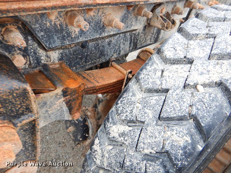 image for item EJ9919 1996 Mack CH613 semi truck