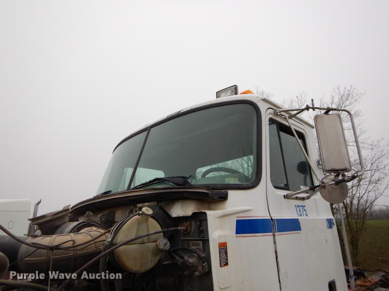 image for item EJ9919 1996 Mack CH613 semi truck