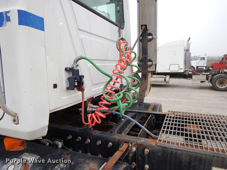 image for item EJ9919 1996 Mack CH613 semi truck