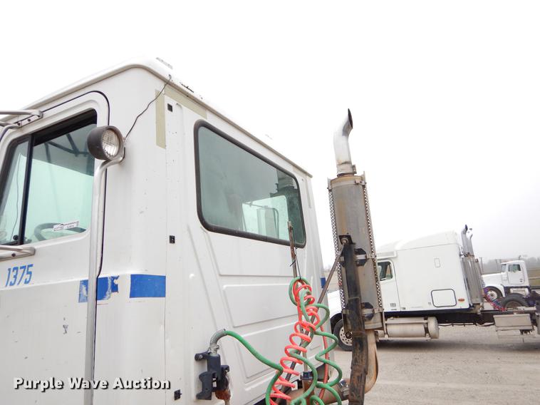 image for item EJ9919 1996 Mack CH613 semi truck