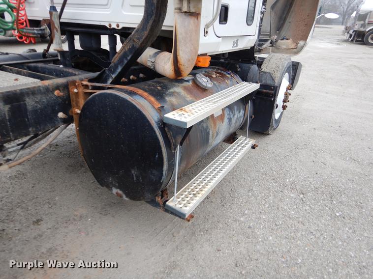 image for item EJ9919 1996 Mack CH613 semi truck