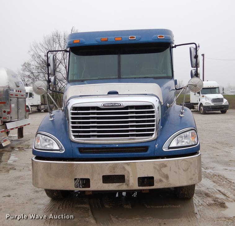 image for item EJ9920 2006 Freightliner Columbia semi truck