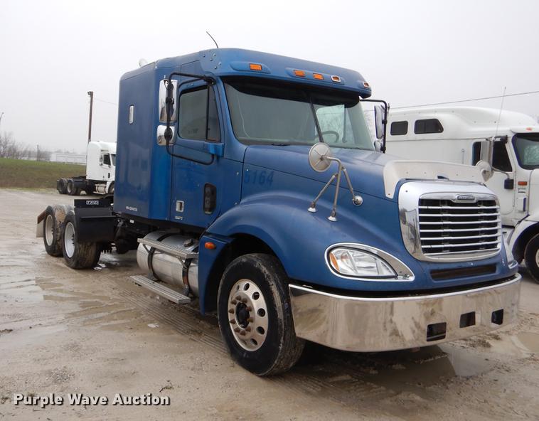 image for item EJ9920 2006 Freightliner Columbia semi truck
