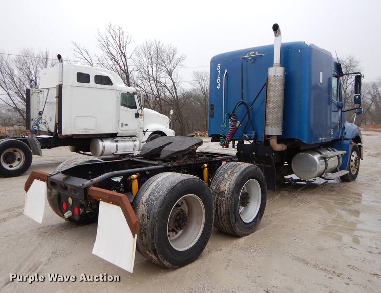 image for item EJ9920 2006 Freightliner Columbia semi truck