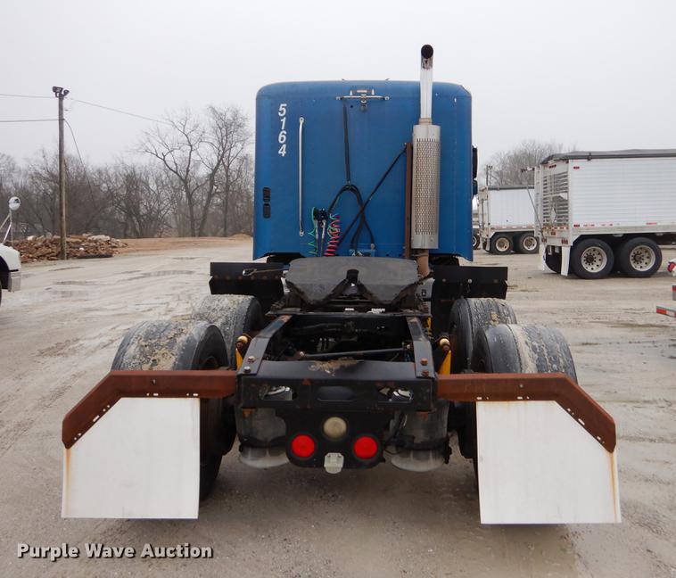 image for item EJ9920 2006 Freightliner Columbia semi truck