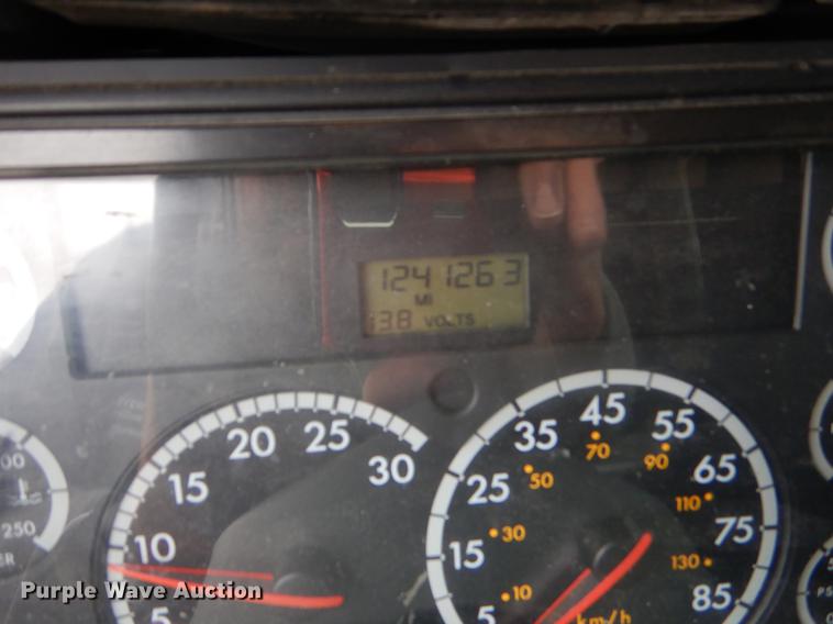 image for item EJ9920 2006 Freightliner Columbia semi truck