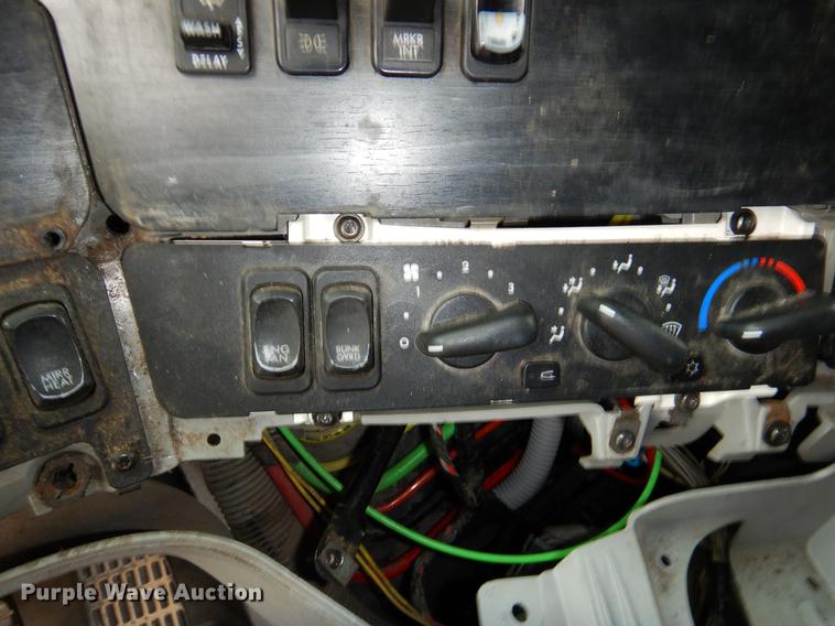 image for item EJ9920 2006 Freightliner Columbia semi truck