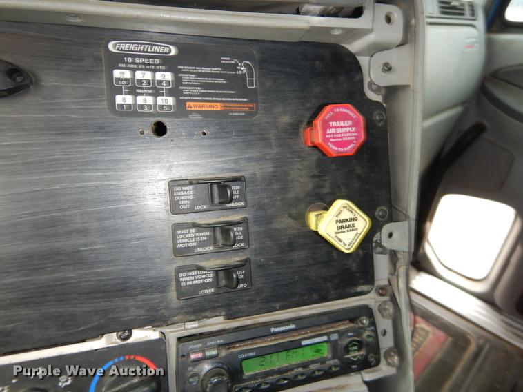 image for item EJ9920 2006 Freightliner Columbia semi truck