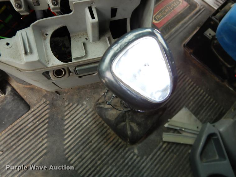 image for item EJ9920 2006 Freightliner Columbia semi truck