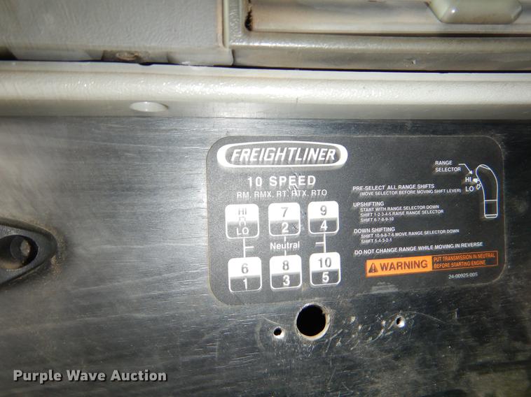 image for item EJ9920 2006 Freightliner Columbia semi truck