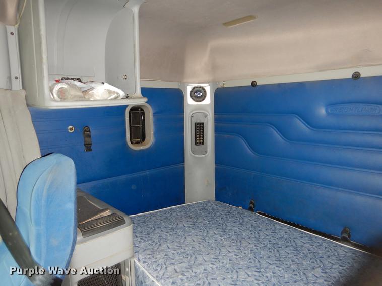 image for item EJ9920 2006 Freightliner Columbia semi truck